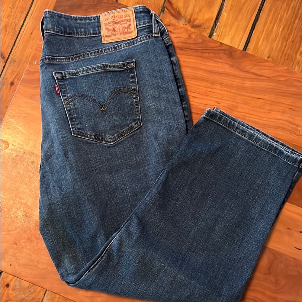 Levi's boyfriend cropped jeans medium wash.
